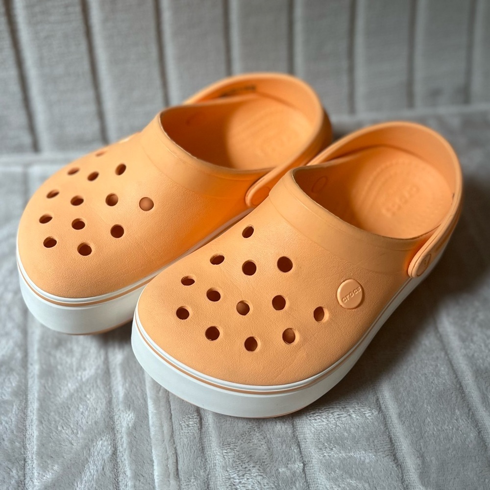 Crocs Girl’s Platform Clogs